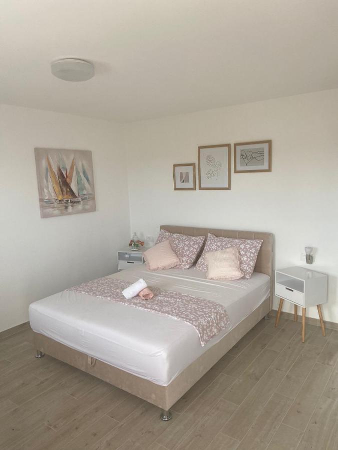 Studio Apartman Mare Trogir Exteriör bild