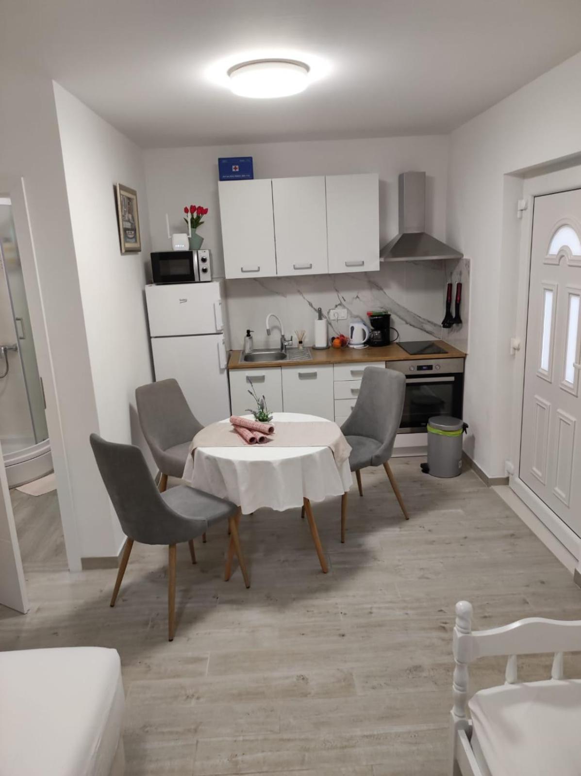 Studio Apartman Mare Trogir Exteriör bild