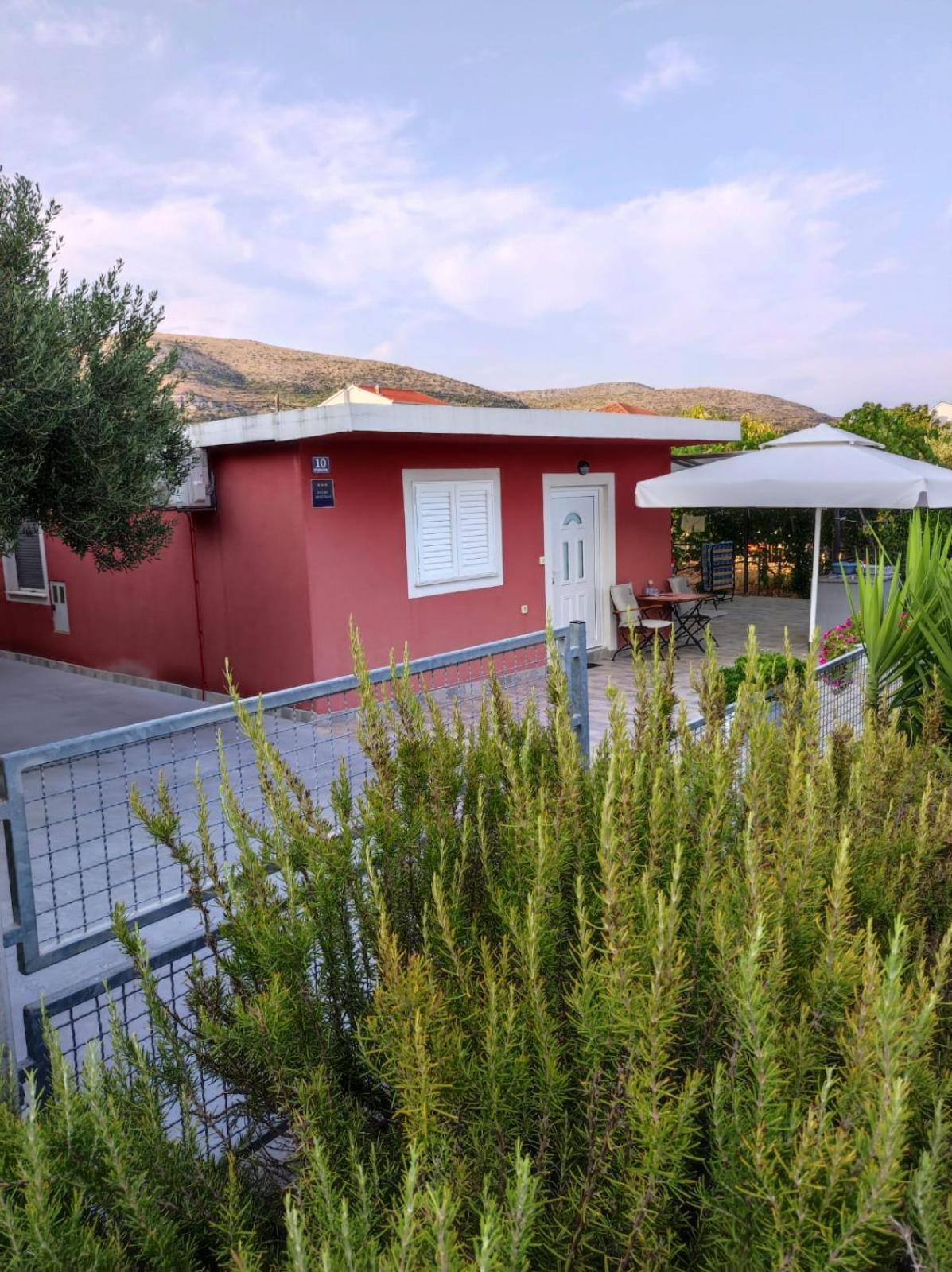 Studio Apartman Mare Trogir Exteriör bild